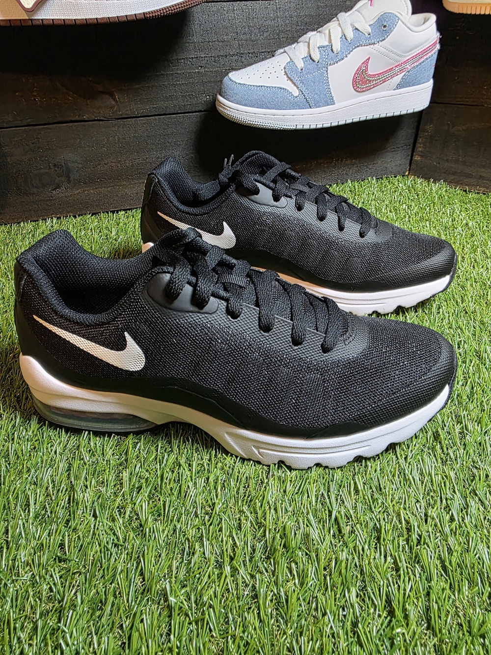 7m Nike Air Max Invigor Black Running Shoes with White Swoosh